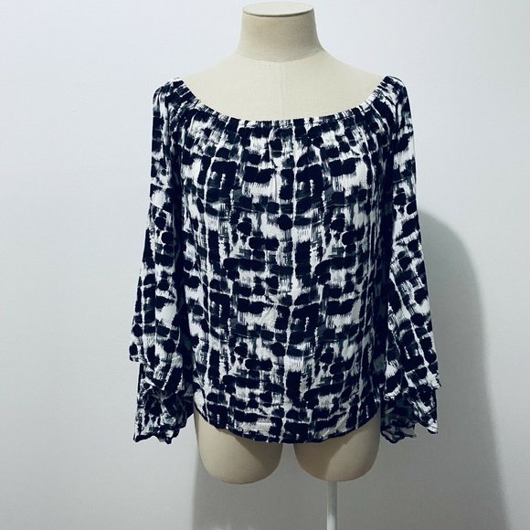 Decjuba Size M Black White Angel Sleeve Blouse - Picture 6 of 6